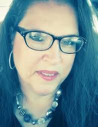 Lisa Bigham's Instagram, Twitter & Facebook