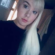 Lora Warren's Instagram, Twitter & Facebook