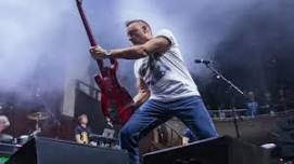 Peter Hook & The Light