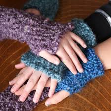 24 peg, premium chunky round loom (mint color loom) yarn: Loom Knit Fingerless Gloves Homemade Knitting Loom Happy Hooligans