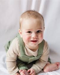 There's a lot of new faces around here so I thought I'd take a moment to  introduce myself! Hi 👋🏼 I'm Caitlin and I'm a newbie photographer in  Iowa. I've been married