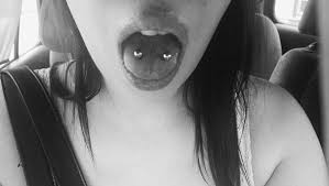 Venom piercing tongue web piercing mouth piercings tongue rings lip piercing vintage clock tattoos least painful piercings short waves hottest pic. Was Tun Nach Venom Bites Stechen Essen Piercing Hunger