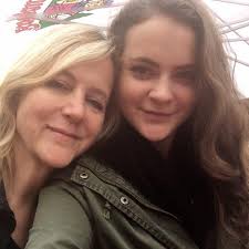 Which set of bands is better, the red pill or the blue pill?