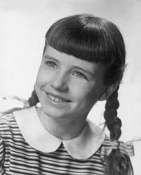 Who Recognizes this Future Academy Award winning actress? She's a Baby  Boomer who grew up in the 1950's and 60's. She made her Broadway debut in  the 1968 musical, Hair. and her