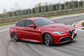 Un style iconique avec de nouveaux intérieurs conçus autour du conducteur. Essai Alfa Romeo Giulia Quadrifoglio Premier Contact Avec Ses 510 Ch