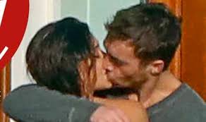 Stando a quanto pubblicato dal settimanale diretto da alfonso signorini, belen e antonino. Belen Rodriguez E Il Fidanzato Antonino Spinalbese Il Bacio In Copertina Su Chi