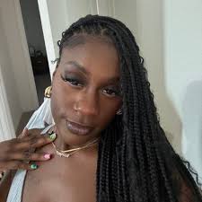 Audrey Benson (@sincerely_demi_)