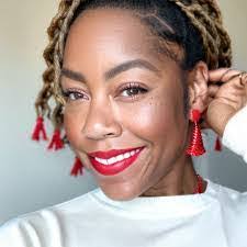 Daisy Aviles's Instagram, Twitter & Facebook