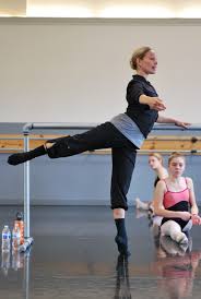 Meet Lizzie MacKenzie of Extensions Dance Company in Chicago: Independence  Park Neightborhood