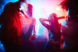 Nouveau concept pour les boites de nuit après plus d'un an de fermeture pour cause de covid.me suivre sur insta. Le Guide Ultime Des Discotheques A Berlin Les Meilleurs Quartiers Festifs Et Boites De Nuit A Berlin Explications Guides Go