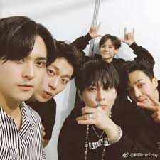 heraldpop highlight完整体自拍公开感谢粉丝们 12日 highlight 成员 孙东云 通过个人ins上传了一张完整体自拍照并表示 感谢中国台湾 昨日组合在中国台湾 顺利举办了演唱会 今天也是可爱又帅气的酷酷四社一会