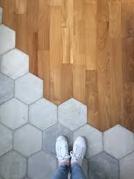 Sol De Cuisine Moderne Avec Jonction Parquet Recherche Google Sol Carreaux De Ciment Maison Etage Salle D Eau
