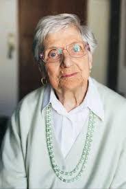 Flora Souza's Instagram, Twitter & Facebook