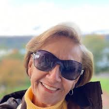 El baile de los genios en el bosque es una antigua fábula japonesa que nos  habla acerca de la importancia de la humildad y la alegría.