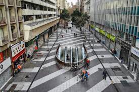 En chile, el ministro de salud, jaime mañalich informó que el gobierno decretó cuarentena obligatoria en todo santiago tras un aumento en 60% de nuevos casos de coronavirus en las últimas 24 horas. Santiago La Cisterna Vina Del Mar Iquique Y Otras 20 Comunas Retroceden A Cuarentena Casi 9 Millones De Chilenos Estaran Bajo La Medida A Partir Del Sabado La Tercera