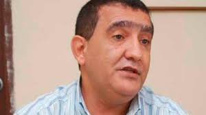 Inhabilitan por 12 años a exrector que se subió el sueldo