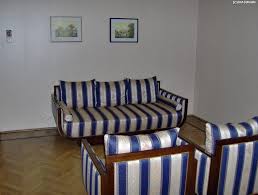 Tot luni, o trupă de muzică medievală unică în ţară prin repertoriu, instrumente şi. Castelul Regal Savarsin City