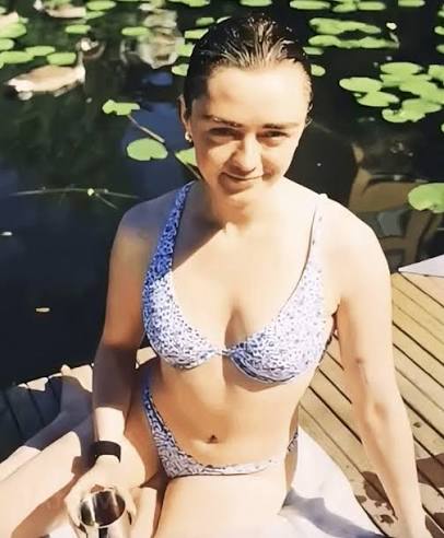 Sexy Maisie Williams.