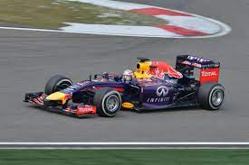 Sebastian vettel startet seit 2007 in der formel 1 und gewann dort in der saison 2010, als bislang jüngster fahrer die weltmeisterschaft. Datei Sebastian Vettel 2014 China Race Jpg Wikipedia
