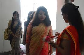 25 simple and easy hairstyles for party with images: Fresher Party Image1 Srms College Of Engineering Technology Lucknow