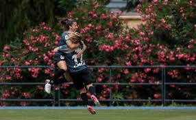 Actualmente juegan en la primera nacional de fútbol femenino, que sería como la segunda división en españa. El Rayo Vallecano Femenino Tendra Que Seguir Sufriendo Para Sellar La Salvacion
