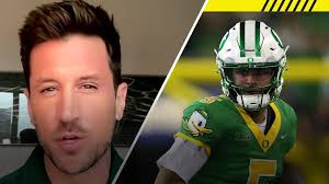 Justin Lamson connects for 18-yard TD pass