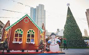 Where is the phoenix house decorated for christmas. Christmas Decor Festive Shopping And More High Street Phoenix Is A Christmas Paradise Whatshot Mumbai