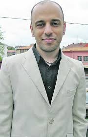 Tiene más riesgo dar la tarjeta Visa a un camarero que comprar en internet»