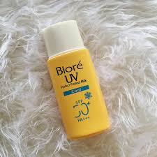 The texture of biore sarasara uv perfect milk is just as it. Fi Me Reviews Biore Uv Perfect Block Milk Cool Spf 50 Pa