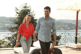 12 aralık 1989'da eskşehir'de dünyaya gelmiştir. Caglar Ertugrul Ve Burcu Ozberk Arasindaki Fark Duyanlari Sok Etti