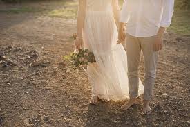 Entspannte Hochzeit Zu Zweit Am Strand In Spanien Entspannte Hochzeit Hochzeitskleid Spitze Hochzeit