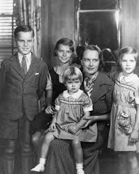 Explore {{searchview.params.phrase}} by colour family {{familycolorbuttontext(colorfamily.name)}} Grace Family Princess Grace Kelly Grace Kelly The Kelly Family