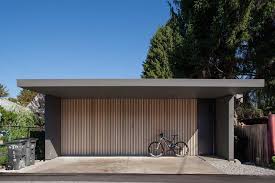 Model pintu garasi sliding modern eksterior rumah 1828. 18 Model Inspiratif Untuk Pintu Garasi Modern Arginuring Arsitek