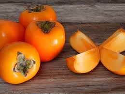 Con l'arrivo dell'autunno, ma soprattutto con l'avvento di ottobre, arrivano i cachi, frutti molto dolci ricchi di vitamine, il cui colore vira dal giallo intenso sino all'arancione.ne esistono varie tipologie, tra le quali è possibile annoverare i cachi vaniglia e i cachi mela. Alla Scoperta Del Caco Mela Tra Proprieta E Benefici Castelvetranonews It