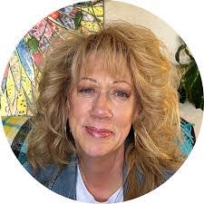 Shelly Grady's Instagram, Twitter & Facebook