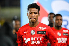 Bongani zungu is a south african professional footballer who plays as a midfielder for the south african national team and french club amien. All You Need To Know About Bongani Zungu Zalebs