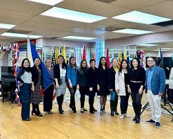 My dolly is missing too please return it thank youu it's my sentimental  extra hand 😩