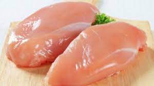 Dalam 100 gram dada ayam tanpa kulit yang sudah matang mengandung 31 gram protein dan 165 kalori, 80% kalorinya berasal dari protein, dan 20 dari kalori tersebut, 53% berasal dari protein, dan sisanya sekitar 47% berasal dari lemak. Dada Ayam Miliki Kandungan Protein Setara Daging Sapi Tribun Lampung