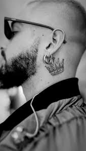 Maluma Maluma Tatuajes Maluma Tatuaje Del Cuello Tatuajes en la nuca para mujeres. maluma maluma tatuajes maluma