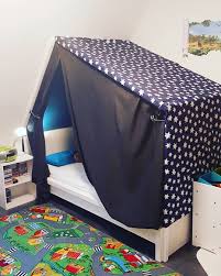 Freien Tag Sinnvoll Genutzt Raphaels Neue Betthohle Hochbett Weg Und Ein Versteck Gebaut Die Wande In Der Hohle Sind Kinder Versteck Hochbett Schoner Wohnen