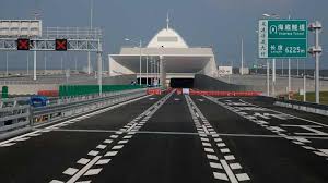 Disebut sebagai jembatan dengan pemandangan paling fotogenik di dunia, jembatan ini juga telah memenangkan banyak penghargaan desain atas rancangannya. Cina Jembatan Terpanjang Di Dunia Hubungkan Macau Dan Hong Kong Dunia Tempo Co