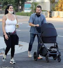 Nikki joined the club welcoming her son, matteo artemovich chigvintsev, into the world. Nikki Bella And Fiance Artem Chigvintsev Venture Out For The First Time Since Welcoming Son Matteo Aktuelle Boulevard Nachrichten Und Fotogalerien Zu Stars Sternchen