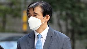 비주류와 일부 대선주자 사이에서는 '조국 사태' 재소환이 대선가도에 미칠 악영향에 대한 우려와 함께 비판이 고조되는 분위기다. ì¡°êµ­ ì—¬ë°°ìš° í›„ì›ì„¤ ì£¼ìž¥ì€ í—ˆìœ„ ìš©ì„œí•  ìˆ˜ ì—†ë‹¤ Sbs ë‰´ìŠ¤