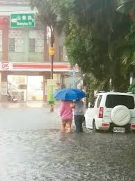 The waters of the corresponding reservoirs are flooding nearby towns.video shows water overtopping one of the dams and minutes later the entire dam is washed away. æ¡ƒåœ'é¾œå±±å¤§é›¨1å€‹æœˆæ·¹4æ¬¡æŽ'æ°´æœ‰å•é¡Œ å¥½æˆ¿ç¶²news