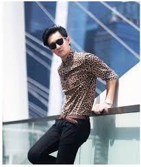 Pin By Chito Hernandez On Mon Mode Printed Dress Shirts Printed Shirt Outfit Cheetah Print Shirts