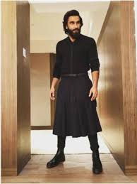 Indian Actor Ranveer Singh Is A Role Model For Guys Who Experiment With The Latest Fashion Trends Gender Fluid Fashion Indian Men Fashion Genderless Fashion