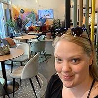 Good Girl, Dead Girl (Valencia Lamb #1) by Emily Kazmierski