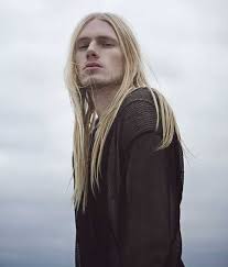 One of the coolest things about long hair is all the different styles you can try.but how do you do it? Guys With Long Blonde Hair Long Hair Styles Men Long Hair Styles Long Blonde Hair