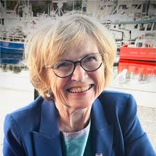 It's been a real joy this past month helping Kylie Baxter get her feet  under the desk as ABC Radio Hobart's Drive Presenter. Kylie was a real  treat to work with -