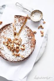 Die gemahlenen mandeln werden mit dem eigelb, zimt, vanille und dem abrieb der zitrusfrüchte in den eischnee eingerührt. Nur 4 Zutaten Und Unfassbar Lecker Spanischer Orangenkuchen Mit Mandeln Liebesbotschaft Blog